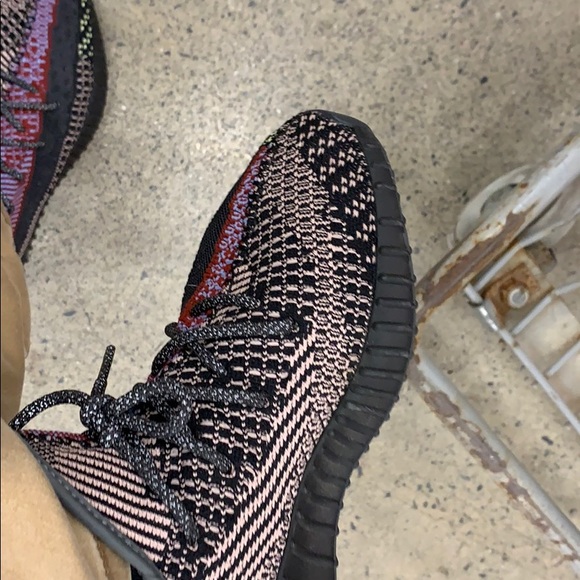 Yeezys 350 new used only once’s not dirty box New - Picture 1 of 4